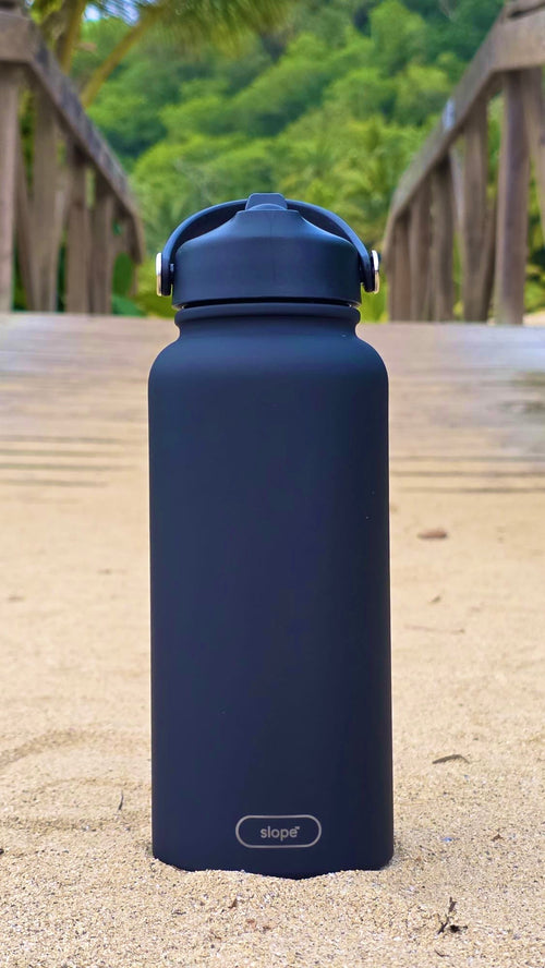 slope™ 33oz Water Bottle – Black