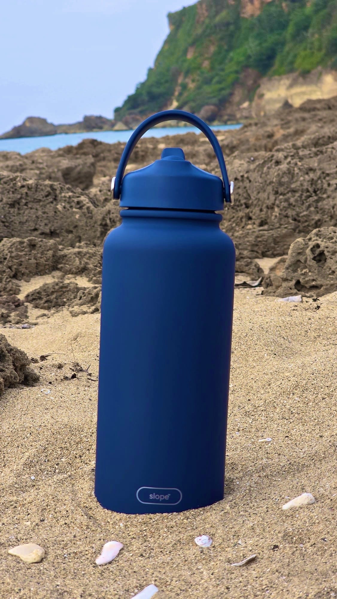 slope™ 33oz Water Bottle – Navy Blue