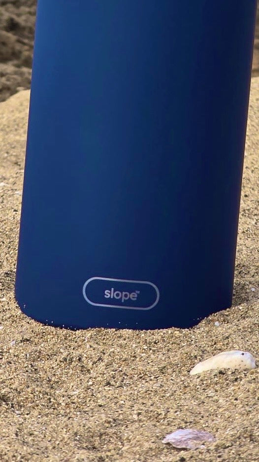slope™ 33oz Water Bottle – Navy Blue