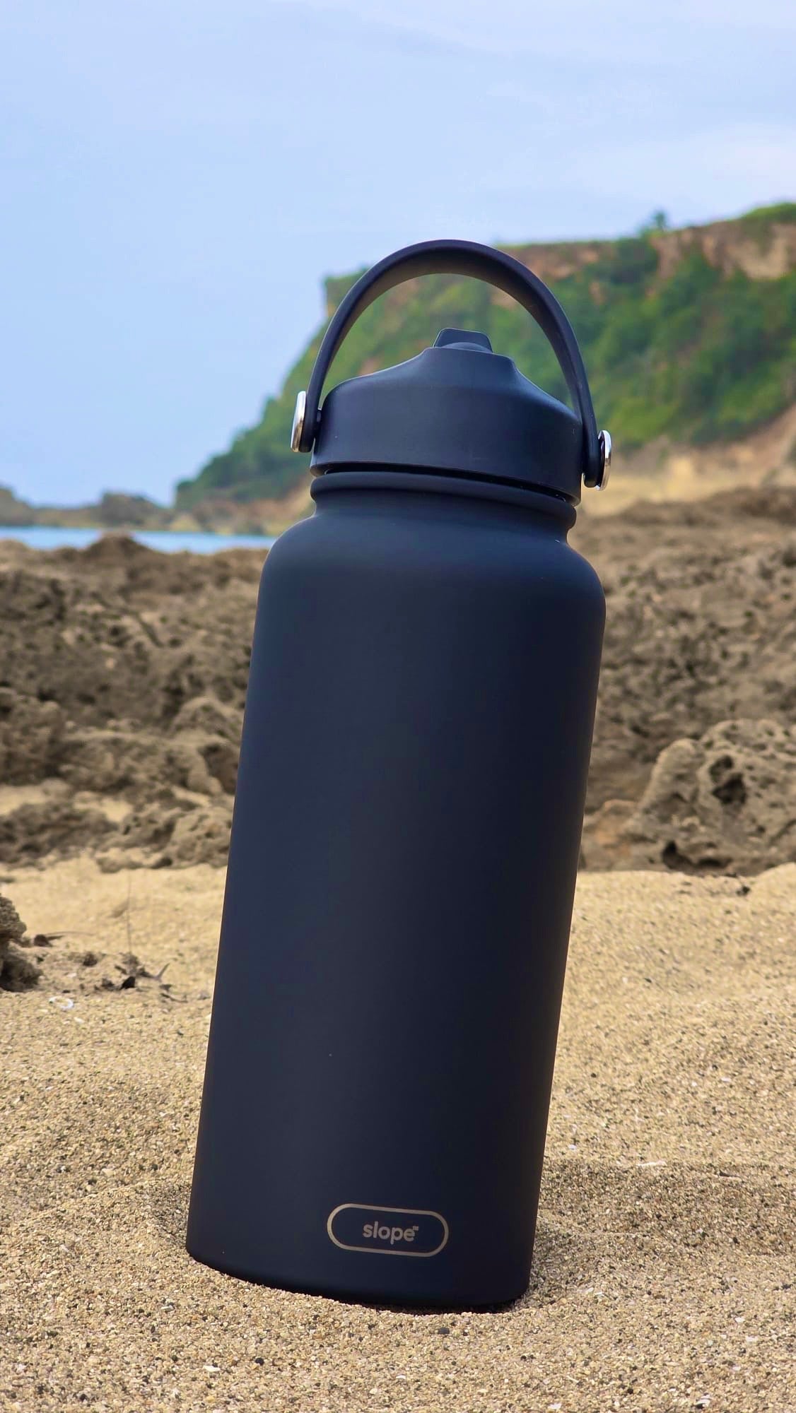 slope™ 33oz Water Bottle – Black