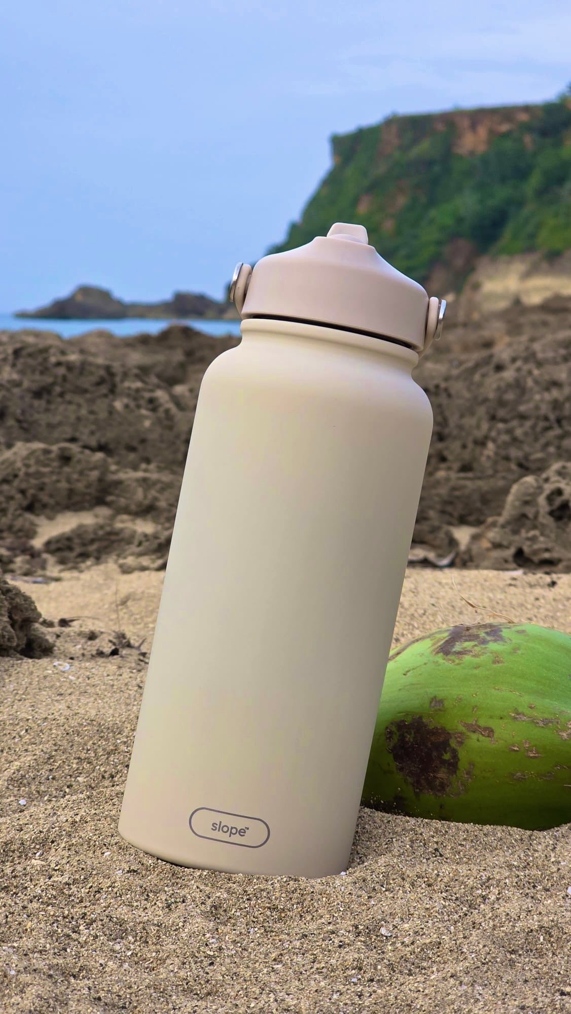 slope™ 33oz Water Bottle – Cream White