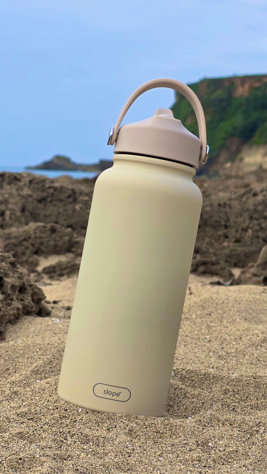 slope™ 33oz Water Bottle – Cream White